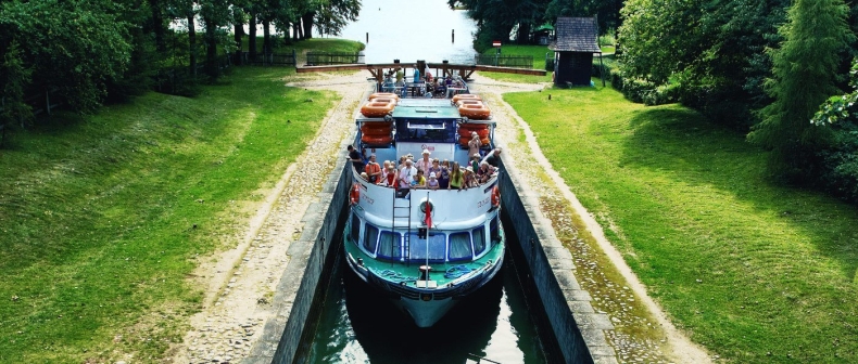 Podlaskie: Żegluga Augustowska rozpoczęła sezon turystyczny w okolicy Rospudy - GospodarkaMorska.pl