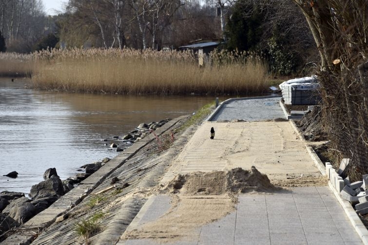 Wyspa Sobieszewska. Spacer nabrzeżem Martwej Wisły będzie wygodniejszy i bezpieczniejszy - GospodarkaMorska.pl