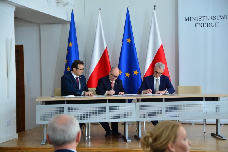 Spółki Skarbu Państwa podpisały porozumienie ws. elektromobilności - GospodarkaMorska.pl