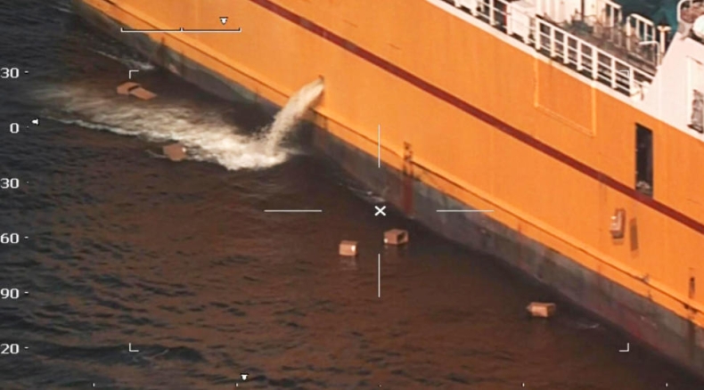 Trawler Kirkella złapany na gorącym uczynku! Załoga zaśmiecała morze (wideo) - GospodarkaMorska.pl