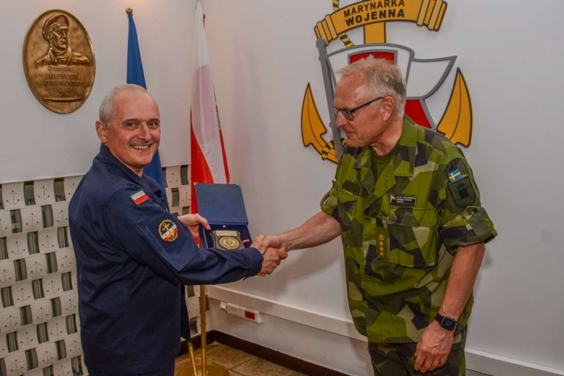 Wizyta delegacji attaché obrony Szwecji w 3. FO - GospodarkaMorska.pl