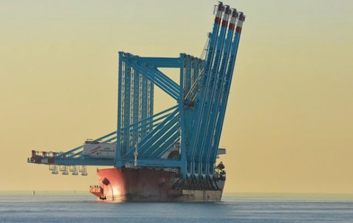 Ogromne suwnice typu STS przy wybrzeżach Nowego Jorku - GospodarkaMorska.pl