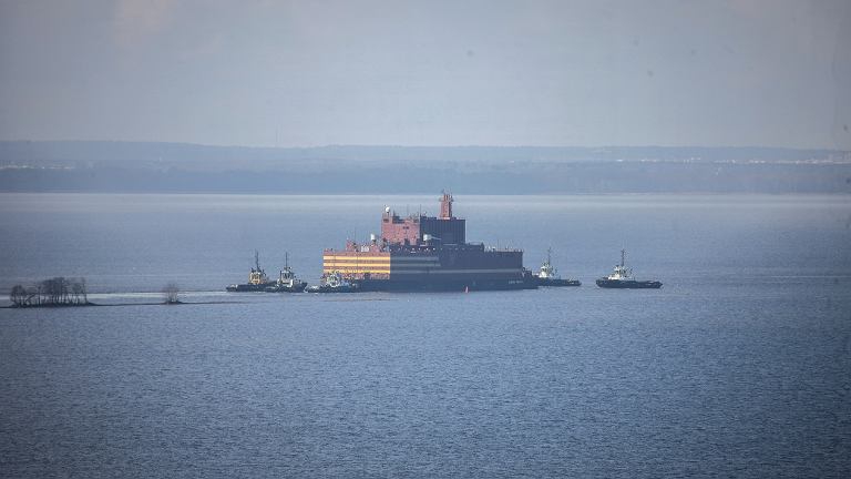 Rosja: Pierwsza pływająca elektrownia atomowa holowana przez Bałtyk - GospodarkaMorska.pl