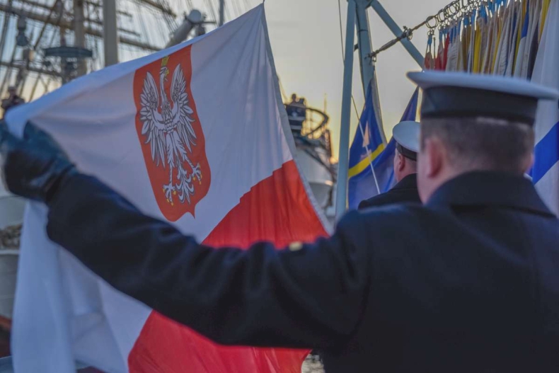 Dzień Flagi RP i Święto Konstytucji 3 Maja - GospodarkaMorska.pl