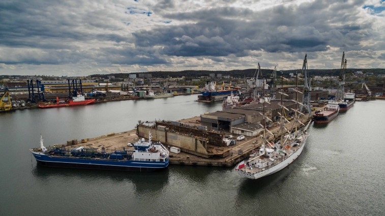 Gdynia: Dar Młodzieży przechodzi ostatnie prace przed rejsem dookoła świata - GospodarkaMorska.pl