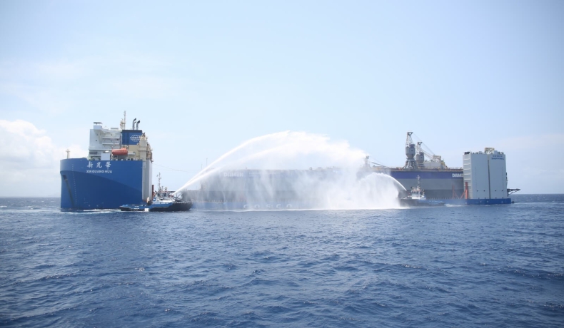 Dwa pływające doki dotarły do Damen Shiprepair Curaçao (foto, wideo) - GospodarkaMorska.pl