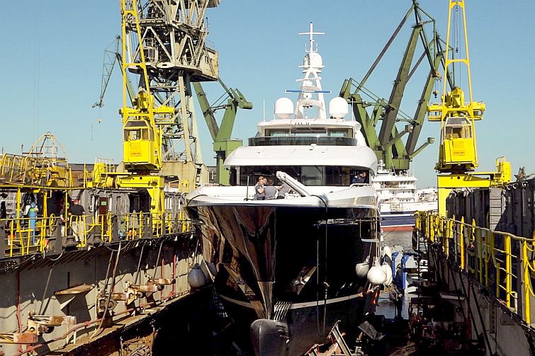 Wędrowiec z Gdańska - największy luksusowy jacht zbudowany w Polsce (foto, wideo) - GospodarkaMorska.pl