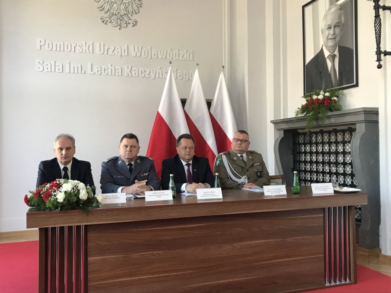 Zieliński: 9,2 mld zł na modernizację służb mundurowych w latach 2017-2020 - GospodarkaMorska.pl