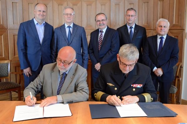 Politechnika Warszawska i Akademia Marynarki Wojennej zacieśniają współpracę - GospodarkaMorska.pl