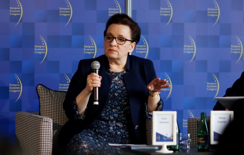 Min. Zalewska: Podstawy programowe dla szkół branżowych piszemy z pracodawcami - GospodarkaMorska.pl