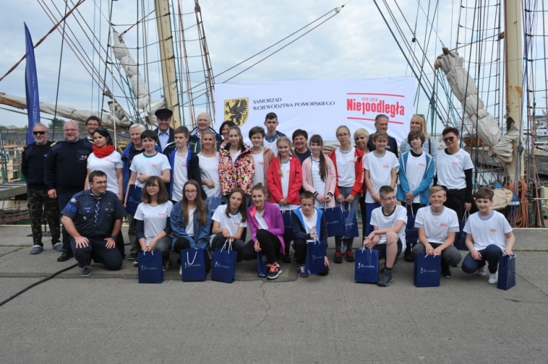 Do granic Niepodległej: Zawisza Czarny już w morzu - GospodarkaMorska.pl