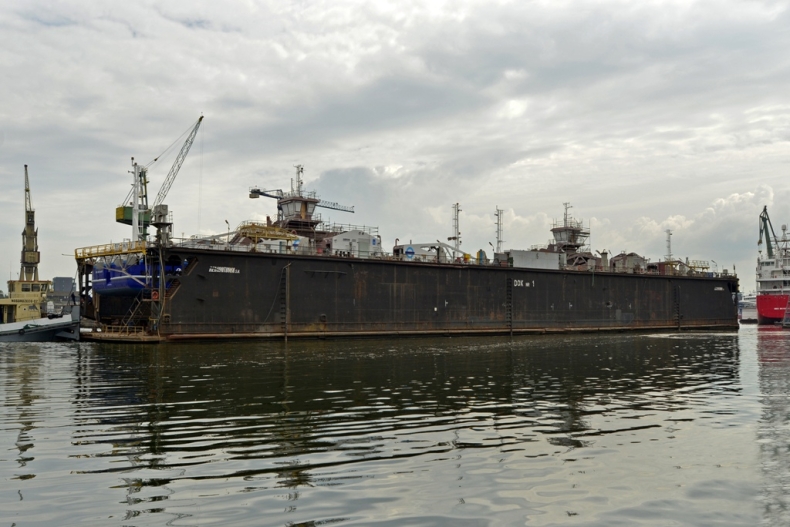 Równoczesne wodowanie dwóch promów hybrydowych w Gdańsku (foto) - GospodarkaMorska.pl