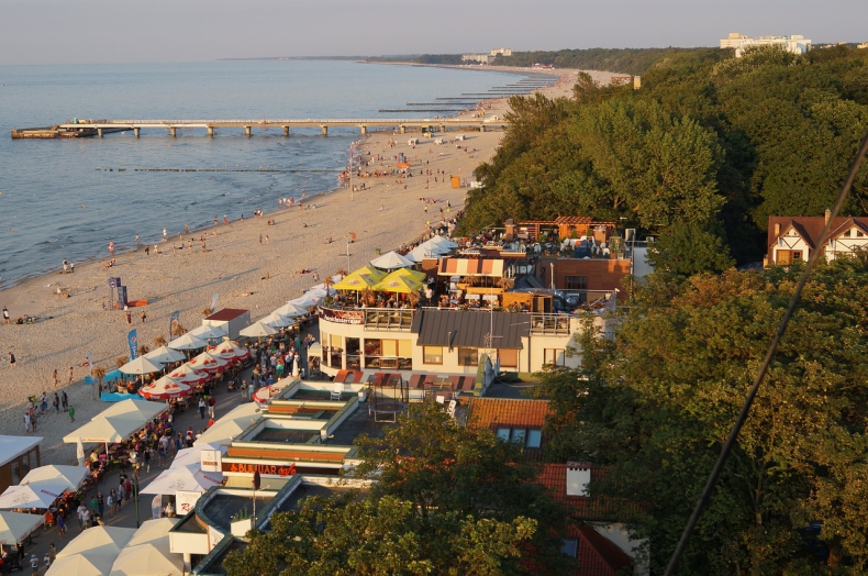 Specjalistka: Turystów nad morzem przybywa, ale są mniej narażeni na przestępstwa - GospodarkaMorska.pl
