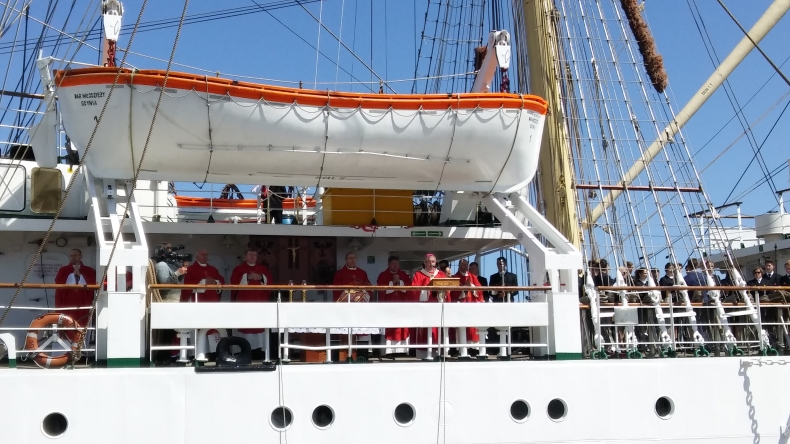 W Gdyni msza św. z udziałem premiera w związku z Rejsem Niepodległości Daru Młodzieży - GospodarkaMorska.pl