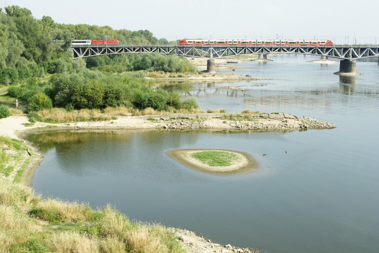 Morawiecki: rząd proponuje program budowy 22 mostów na rzekach - GospodarkaMorska.pl
