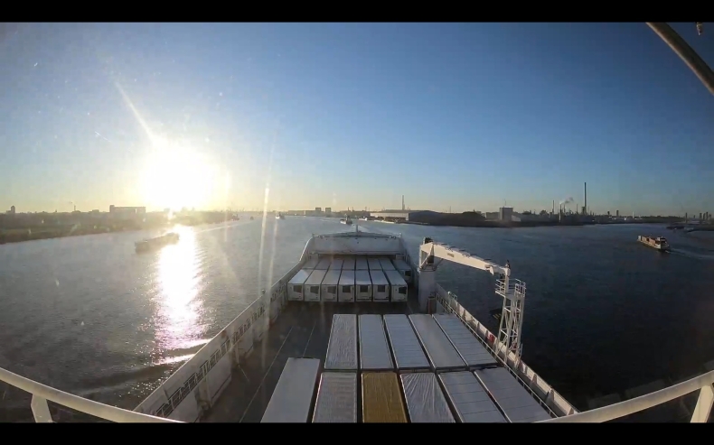 Poranek na pokładzie promu. Widok, który zachwyca - GospodarkaMorska.pl