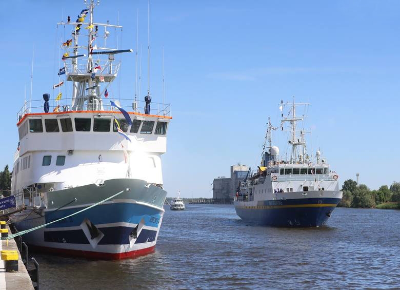 Horyzont II honoruje Nawigatora XXI  (foto) - GospodarkaMorska.pl