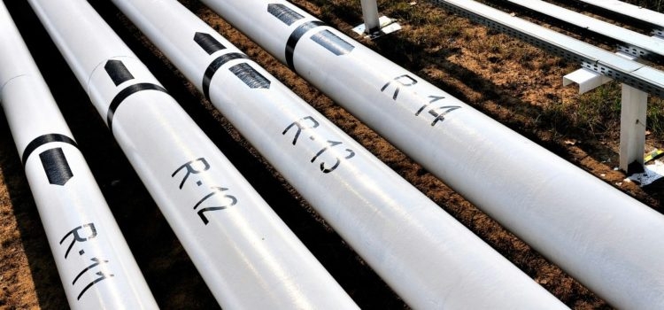 Płock: PERN wypompuje paliwo z rurociągu na dnie Wisły - GospodarkaMorska.pl