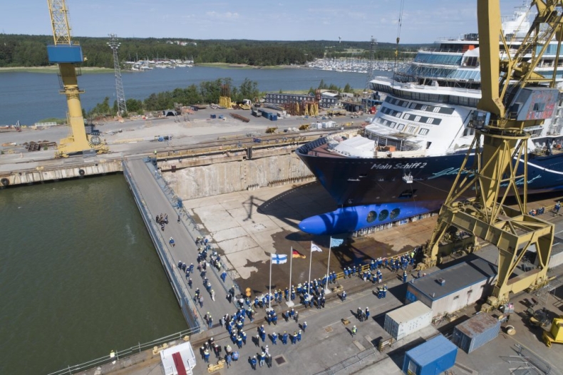 Zwodowano wycieczkowiec New Mein Schiff 2 - GospodarkaMorska.pl