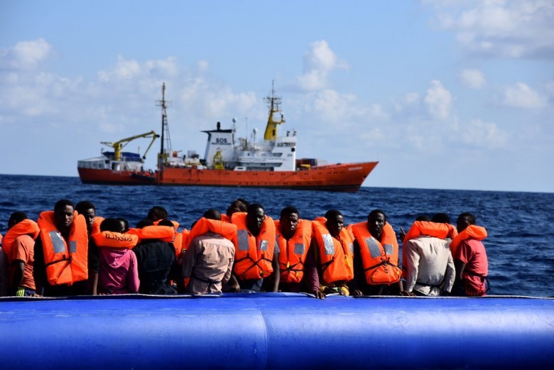 Hiszpania przyjmie migrantów z pokładu Aquariusa - GospodarkaMorska.pl