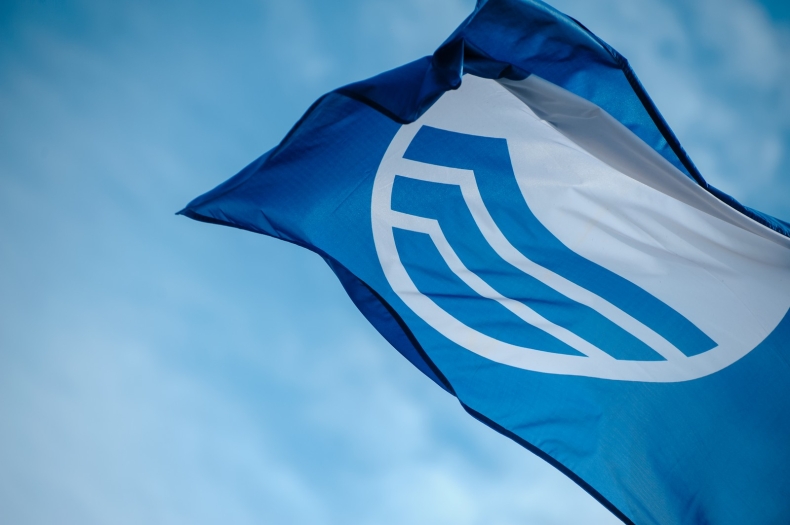 Gdańsk: Błękitne Flagi dla przystani żeglarskich i kąpielisk - GospodarkaMorska.pl