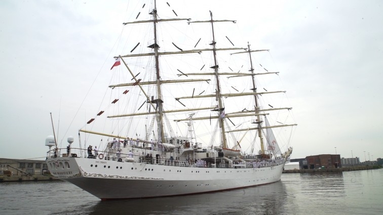 Dar Młodzieży we wtorek zawinie do Bremerhaven. Będzie można go zwiedzać - GospodarkaMorska.pl