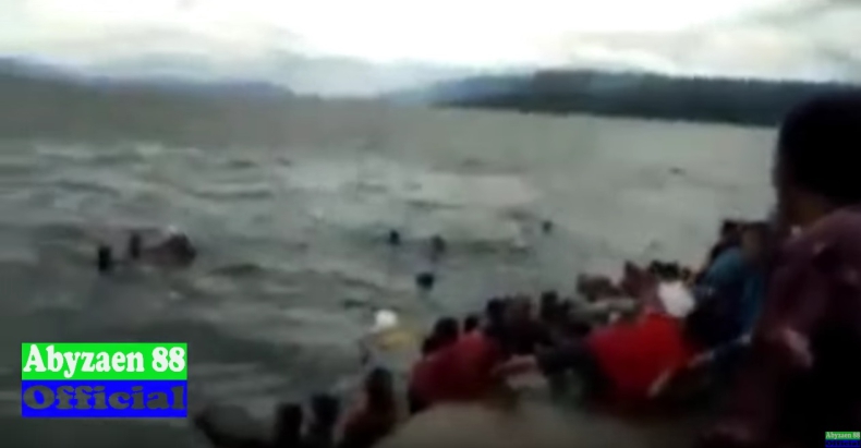 Indonezja: 128 zaginionych po zatonięciu promu na jeziorze Toba (wideo) - GospodarkaMorska.pl