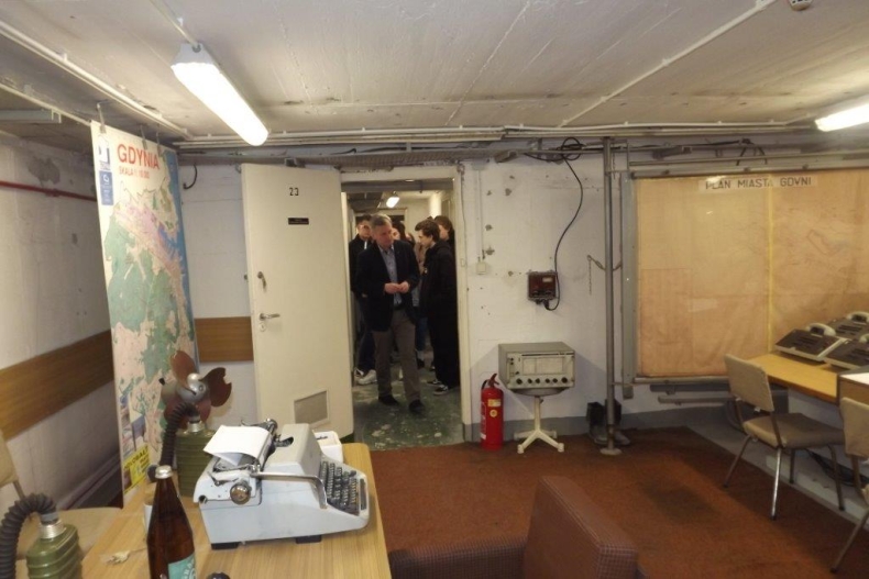 Zwiedzanie schronu przeciwatomowego w ramach Święta Morza - GospodarkaMorska.pl