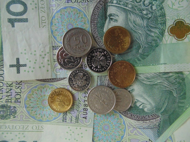DZIEŃ NA FX/FI: Złoty jest słaby, ale powinien odrabiać straty; rentowności spadają - GospodarkaMorska.pl