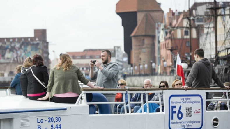 Tramwaje wodne: więcej rejsów i miejsc na pokładzie, cena za bilet bez zmian - GospodarkaMorska.pl