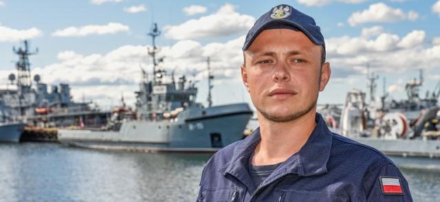 Na ratunek tonącemu - Prezydent odznaczył bohatera - GospodarkaMorska.pl