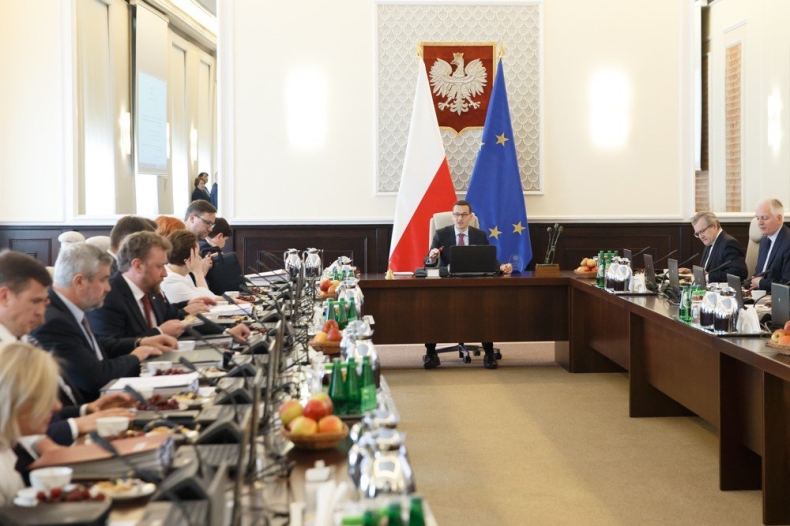 Morawiecki: Rząd przyjął projekt dot. małego ZUS-u - GospodarkaMorska.pl