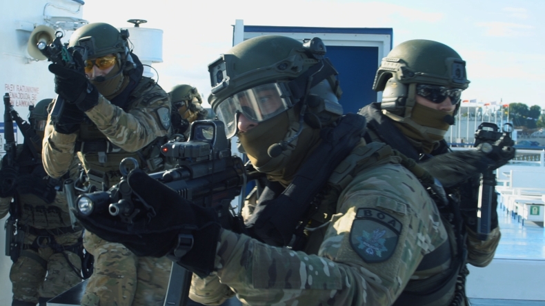 Katamaran Agat opanowany przez terrorystów (foto, wideo) - GospodarkaMorska.pl