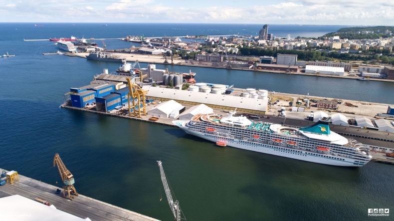AIDAbella i Artania w Porcie Gdynia (foto) - GospodarkaMorska.pl