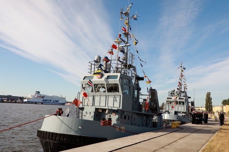 25 lat holowników H-9 i H-10 - GospodarkaMorska.pl