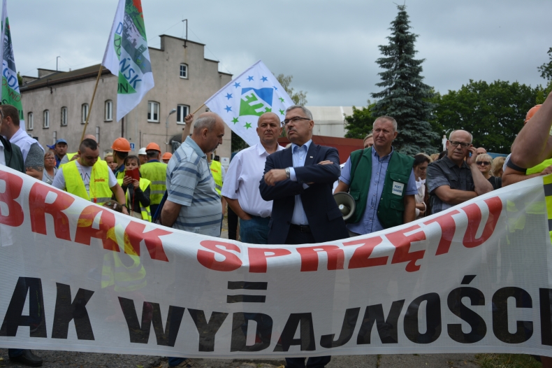 Pikieta pracowników Portu Gdańskiego Eksploatacja - GospodarkaMorska.pl