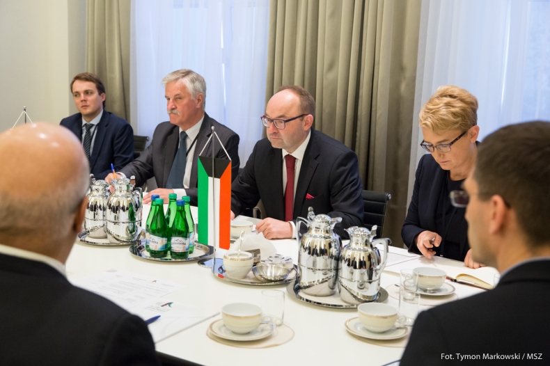 Wiceszef MSZ Andrzej Papierz przyjął delegację Kuwejcko-Polskiej Grupy Parlamentarnej - GospodarkaMorska.pl