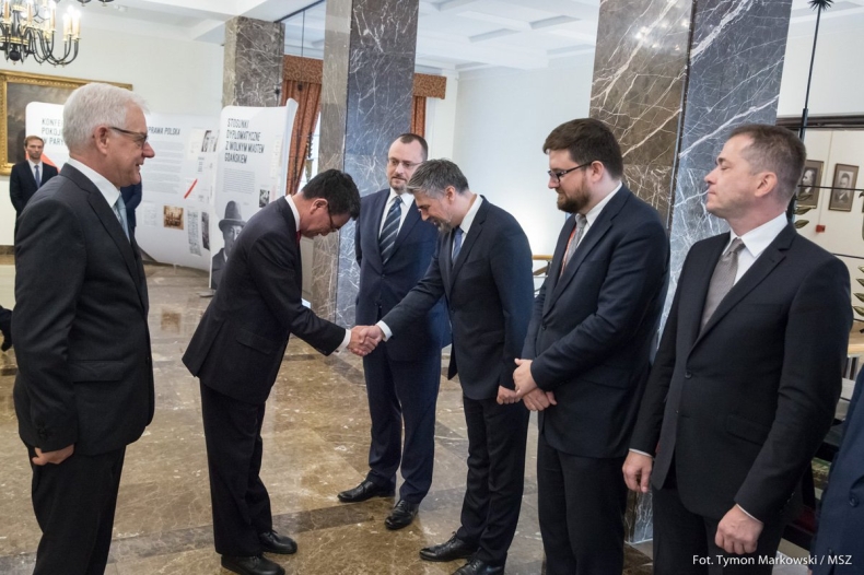 Rozpoczęły się rozmowy szefów dyplomacji Polski i Japonii - GospodarkaMorska.pl