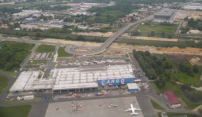 Stolica: Wyciek chemicznej substancji w terminalu cargo - GospodarkaMorska.pl