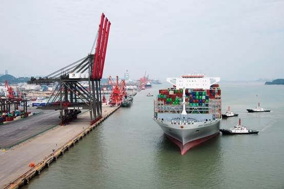 Cosco zobowiązało się sprzedać niedawno nabyty amerykański terminal - GospodarkaMorska.pl