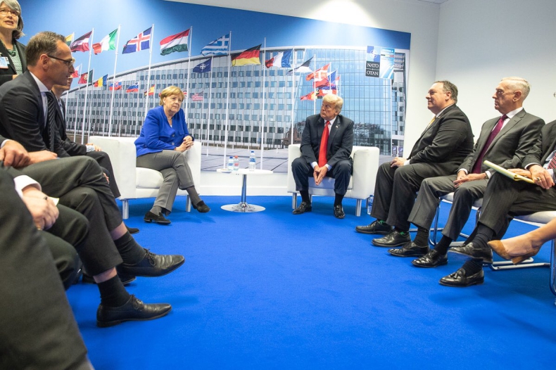 Trump spotkał się z Merkel; zapewnia o „wspaniałych” stosunkach z Niemcami - GospodarkaMorska.pl
