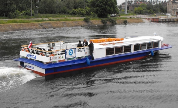 66-latek topił się w Motławie. Uratowała go załoga tramwaju wodnego - GospodarkaMorska.pl