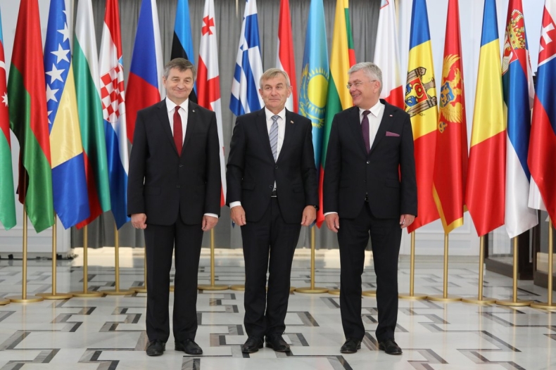 Marszałkowie Sejmu i Senatu przywitali uczestników Szczytu Przewodniczących Parlamentów Europy Środkowej i Wschodniej - GospodarkaMorska.pl