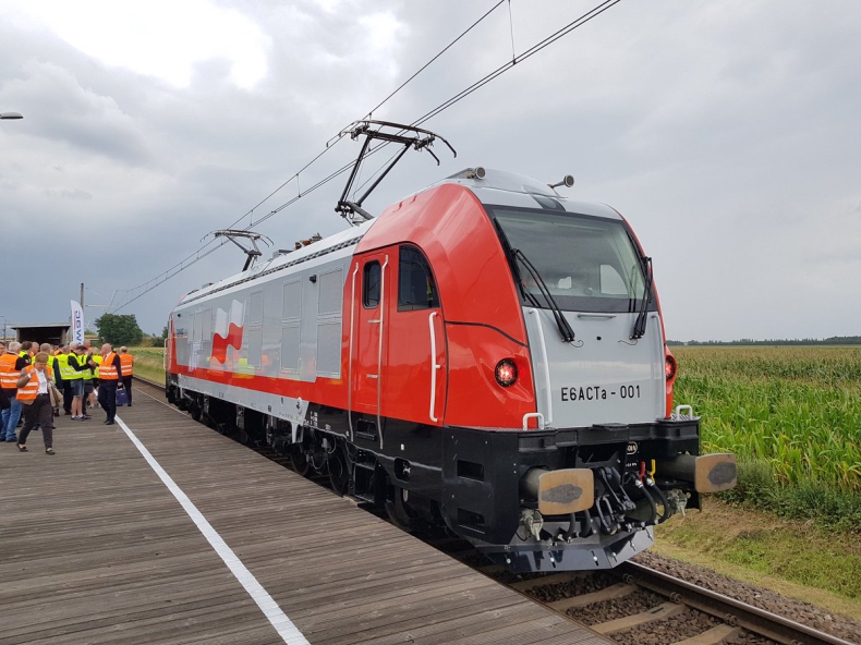 Firma Newag zaprezentowała nowy typ lokomotywy elektrycznej – Dragon 2 - GospodarkaMorska.pl