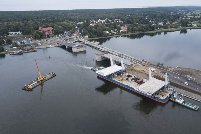 Most w Sobieszewie. Gigantyczne przęsła już na miejscu (wideo) - GospodarkaMorska.pl