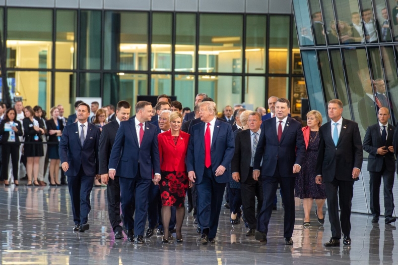 Soloch: Rozmowy Duda-Trump stwarzają dobry klimat do zwiększenia zaangażowania wojskowego w Polsce - GospodarkaMorska.pl
