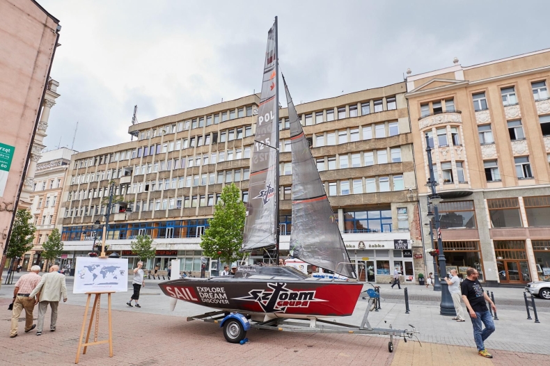 Żeglarz z Łodzi chce samotnie opłynąć świat w 40. rocznicę rejsu H. Jaskuły - GospodarkaMorska.pl