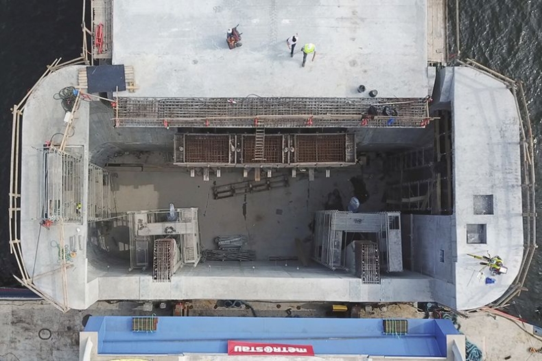 Most w Sobieszewie. Montaż ruchomych przęseł rozpoczęty (wideo) - GospodarkaMorska.pl