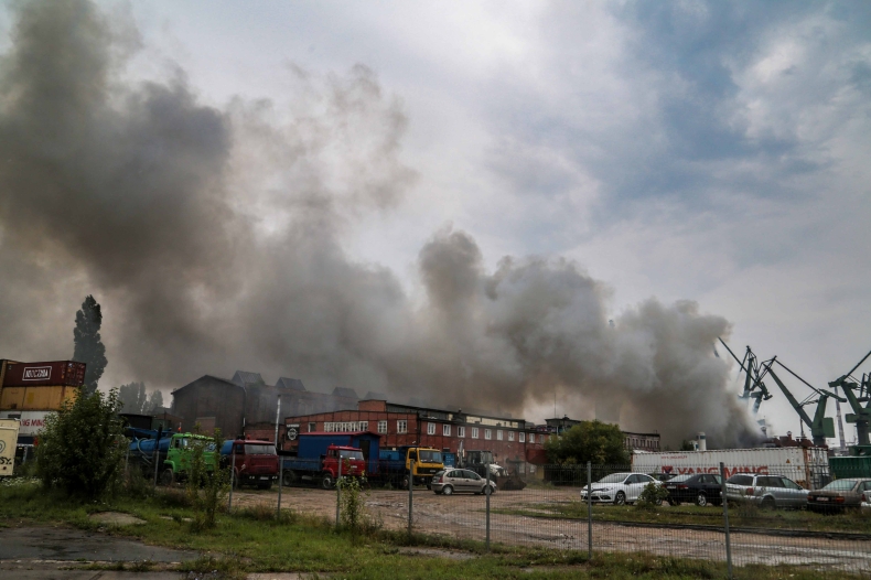 Pożar hali na terenach stoczniowych w Gdańsku. Zarząd SR Nauta wydał oświadczenie (foto) - GospodarkaMorska.pl
