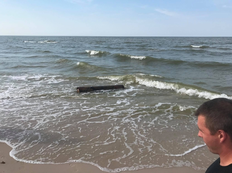 Bałtyk wyrzucił część torpedy. Wezwano saperów (foto, wideo) - GospodarkaMorska.pl